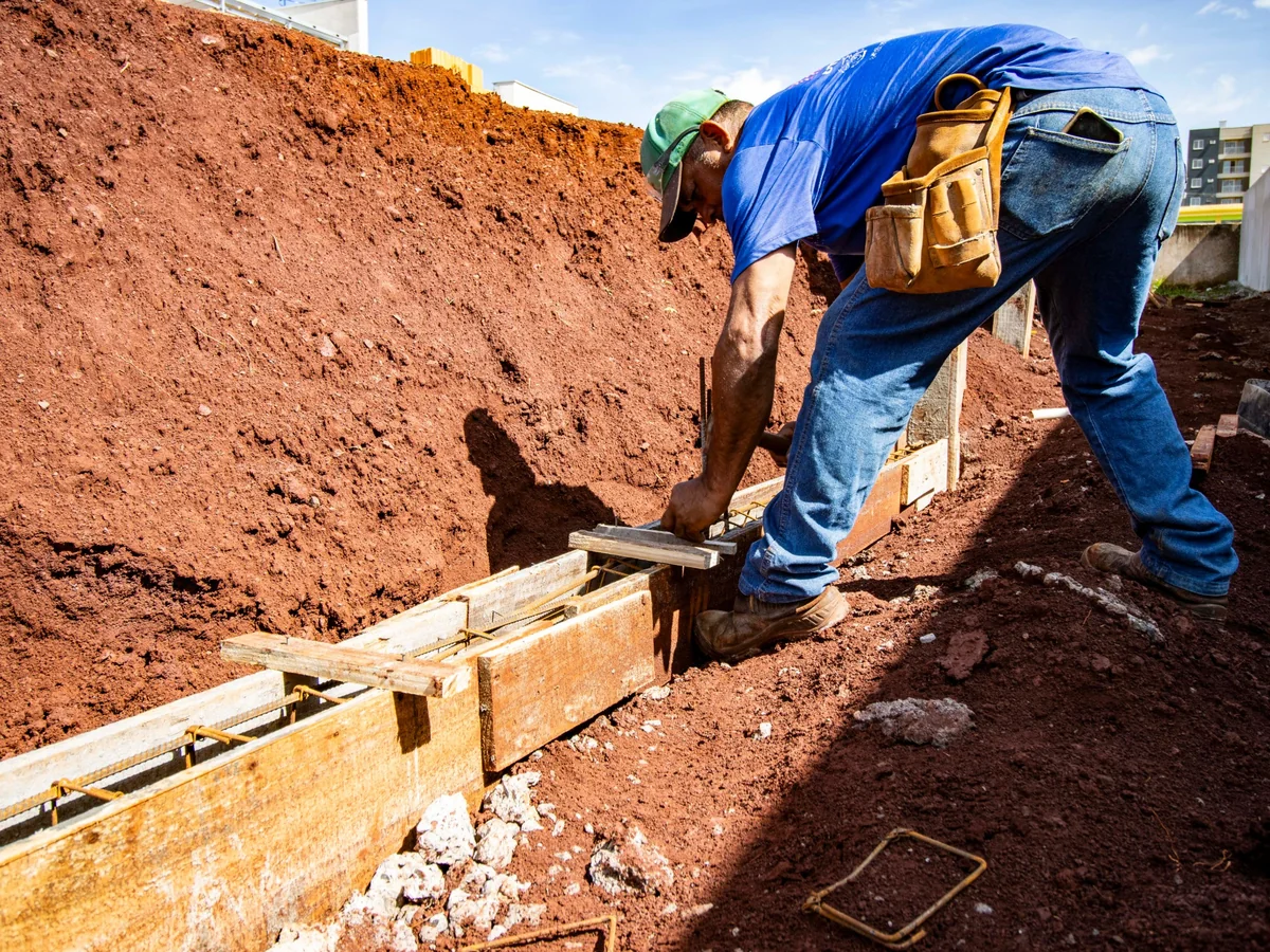 Pedreiros e profissionais da construção